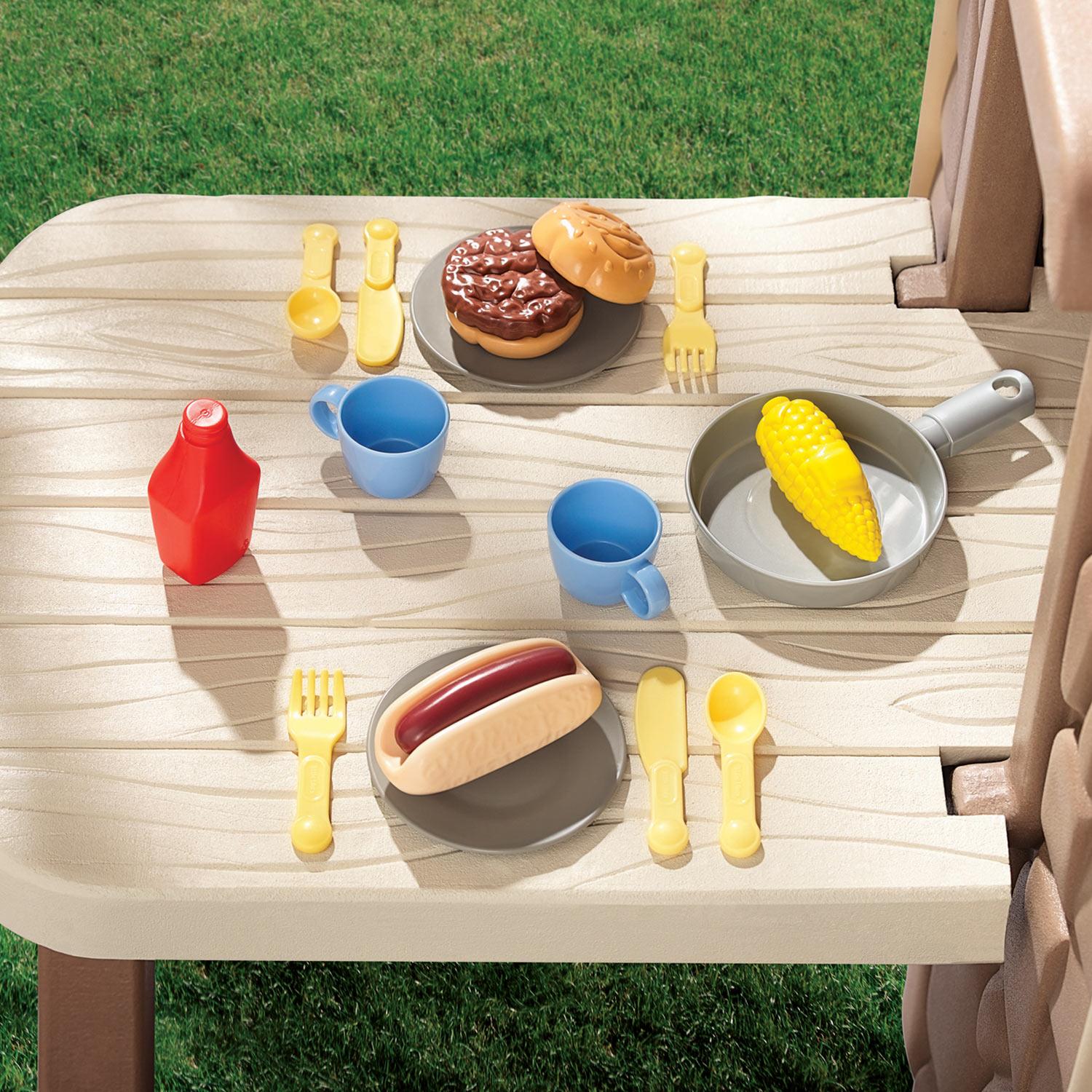 Little Tikes Picnic on the Patio Playhouse