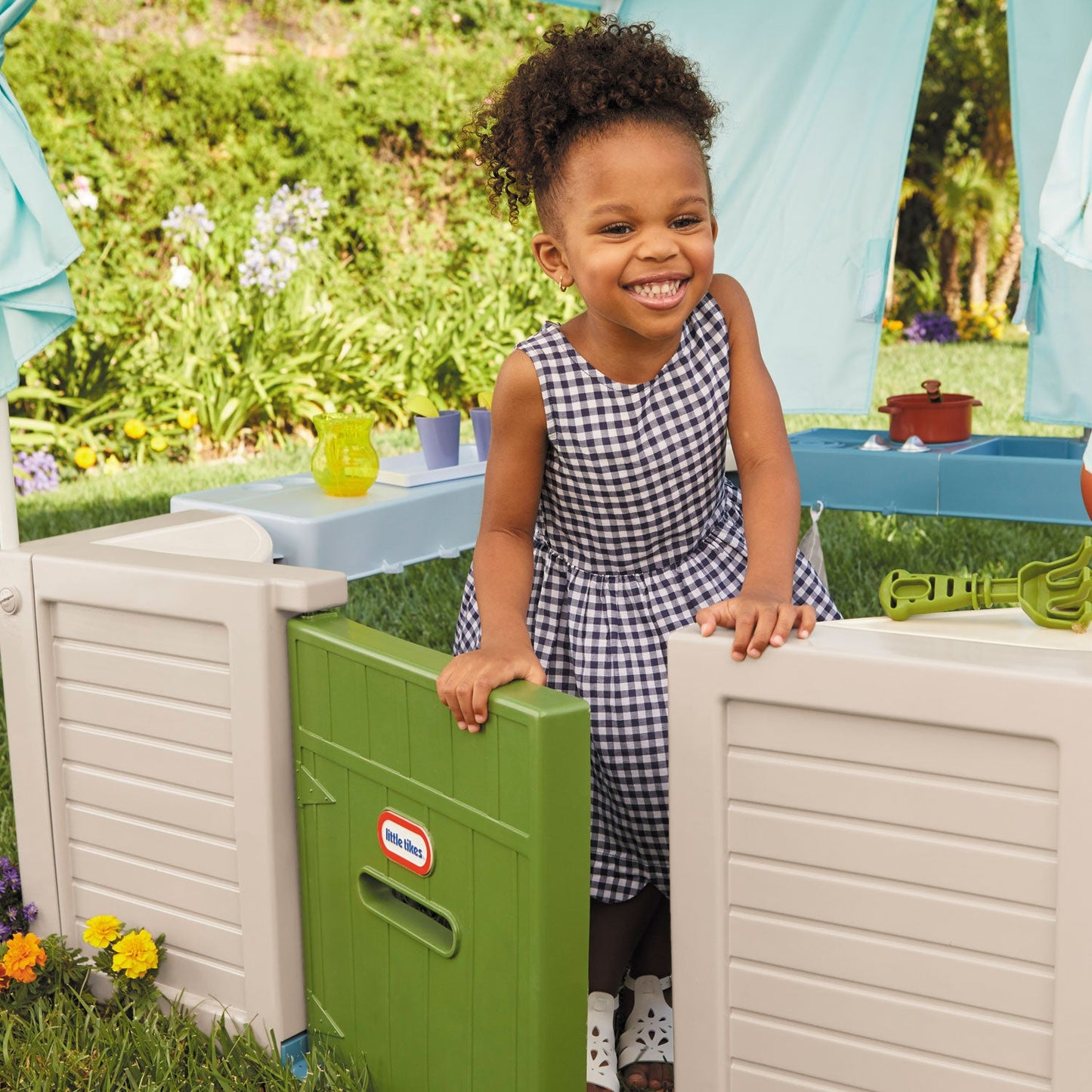 Little Tikes Backyard Bungalow Outdoor Playhouse
