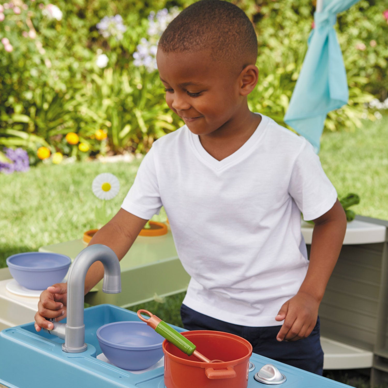 Little Tikes Backyard Bungalow Outdoor Playhouse